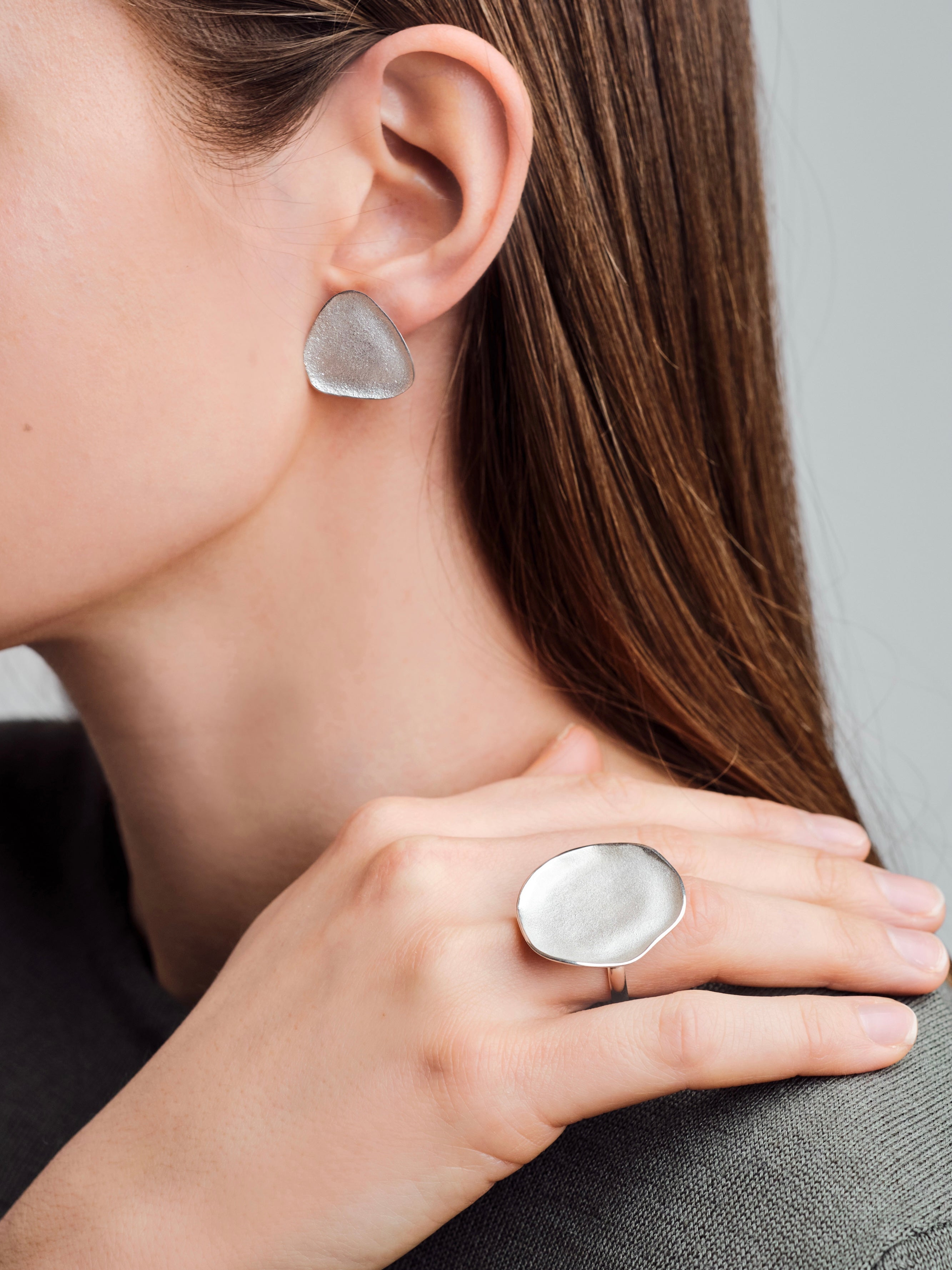 Vapaa muoto | hopea korvakorut | suomalainen muotoilu ja käsityönä valmistettu | kotimainen koru