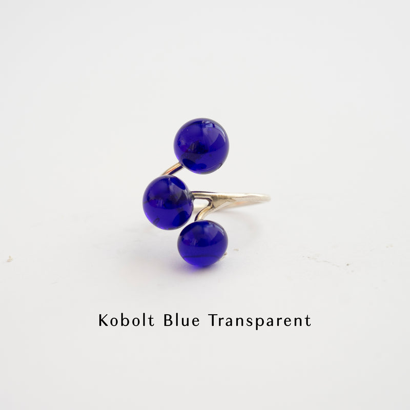 Pompom ring Blue 3 beads