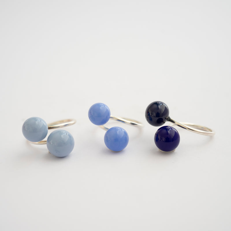 Pompom ring Blue 2 beads